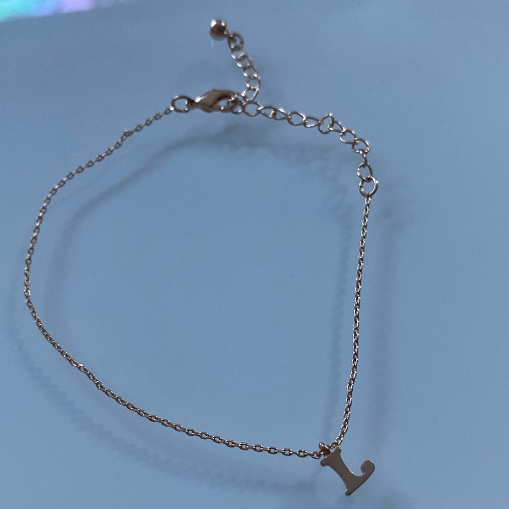 L anklet